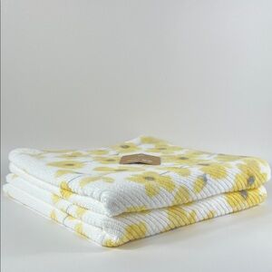 Deborah Connolly Bath Towels Yellow White Floral Soft 100% Cotton Set of 2 NEW
